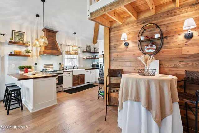 $469,000 | 204 Lakeshore Drive, Lake Waccamaw, NC 28450