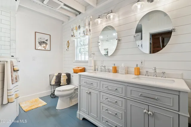 $469,000 | 204 Lakeshore Drive, Lake Waccamaw, NC 28450