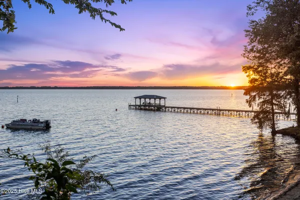 $470,000 | 204 Lakeshore Drive, Lake Waccamaw, NC 28450