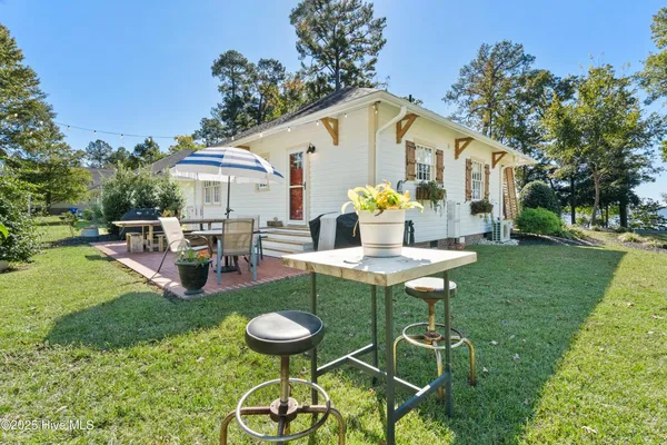 $470,000 | 204 Lakeshore Drive, Lake Waccamaw, NC 28450