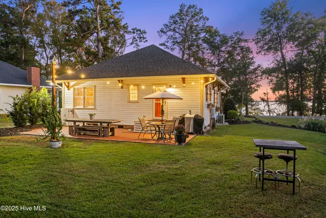 $469,000 | 204 Lakeshore Drive, Lake Waccamaw, NC 28450
