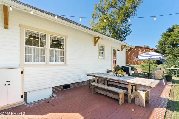 $470,000 | 204 Lakeshore Drive, Lake Waccamaw, NC 28450