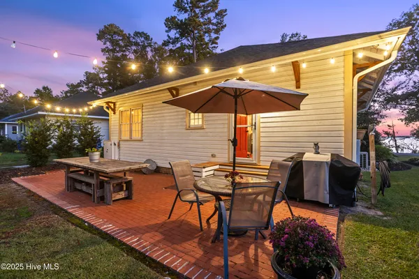 $470,000 | 204 Lakeshore Drive, Lake Waccamaw, NC 28450