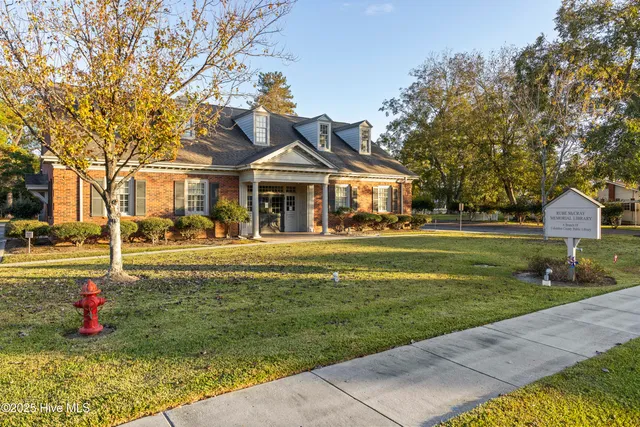 $469,000 | 204 Lakeshore Drive, Lake Waccamaw, NC 28450