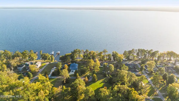 $470,000 | 204 Lakeshore Drive, Lake Waccamaw, NC 28450