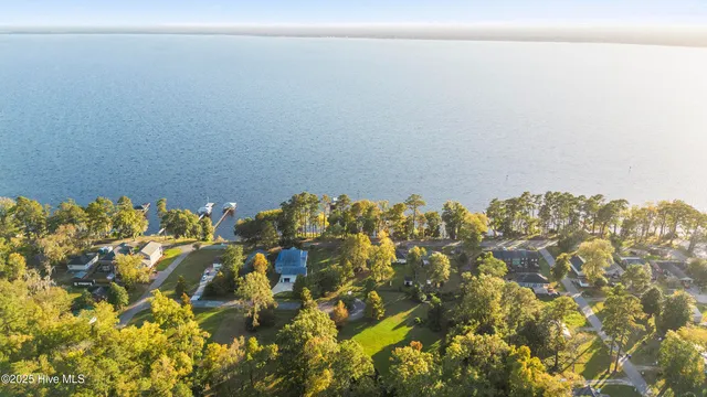 $469,000 | 204 Lakeshore Drive, Lake Waccamaw, NC 28450