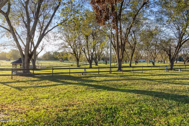 $469,000 | 204 Lakeshore Drive, Lake Waccamaw, NC 28450