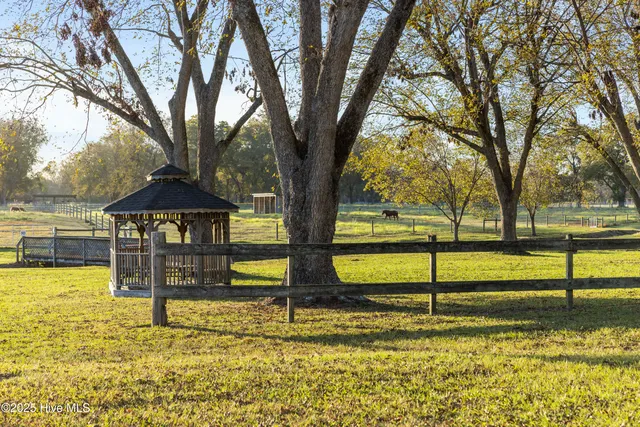 $469,000 | 204 Lakeshore Drive, Lake Waccamaw, NC 28450