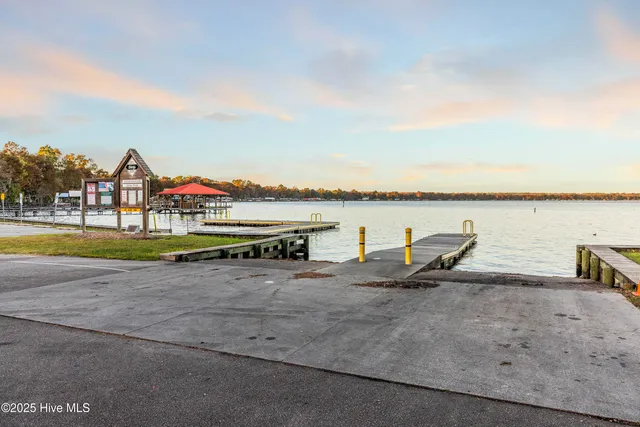 $469,000 | 204 Lakeshore Drive, Lake Waccamaw, NC 28450