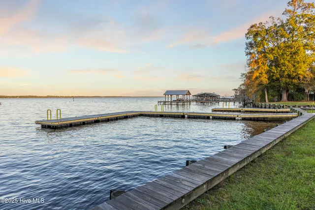 $469,000 | 204 Lakeshore Drive, Lake Waccamaw, NC 28450