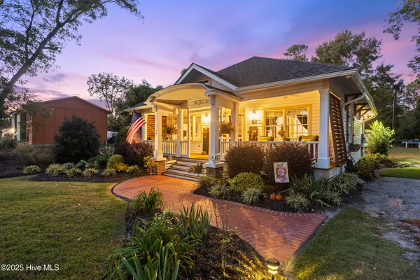 $470,000 | 204 Lakeshore Drive, Lake Waccamaw, NC 28450