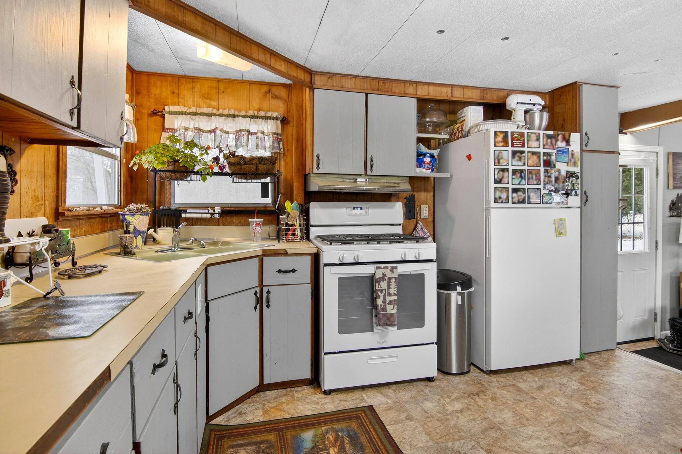 6585 Wallaker Road Benzonia, MI 49616 - Photo 8 of 24