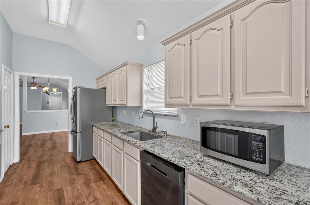 1309 Riley Drive Carrollton, TX 75007 - Photo 12 of 40 Gallery Image 12