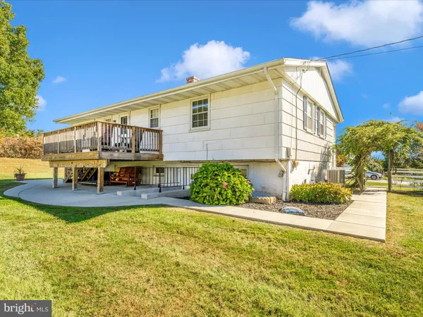 a view of entryway and hall