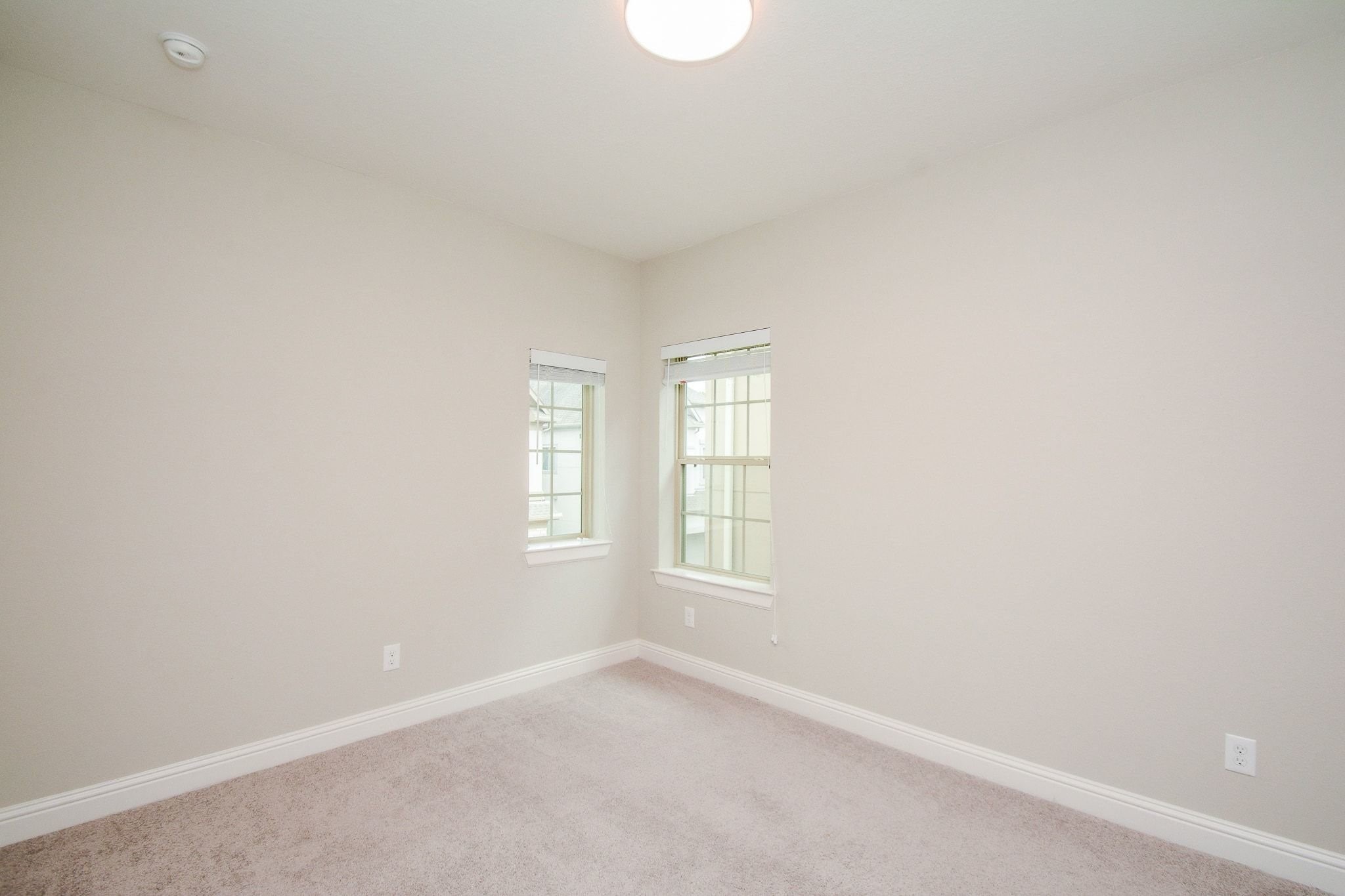 1407 Arkley Way Houston, TX 77055 - Photo 32 of 41 an empty room with windows