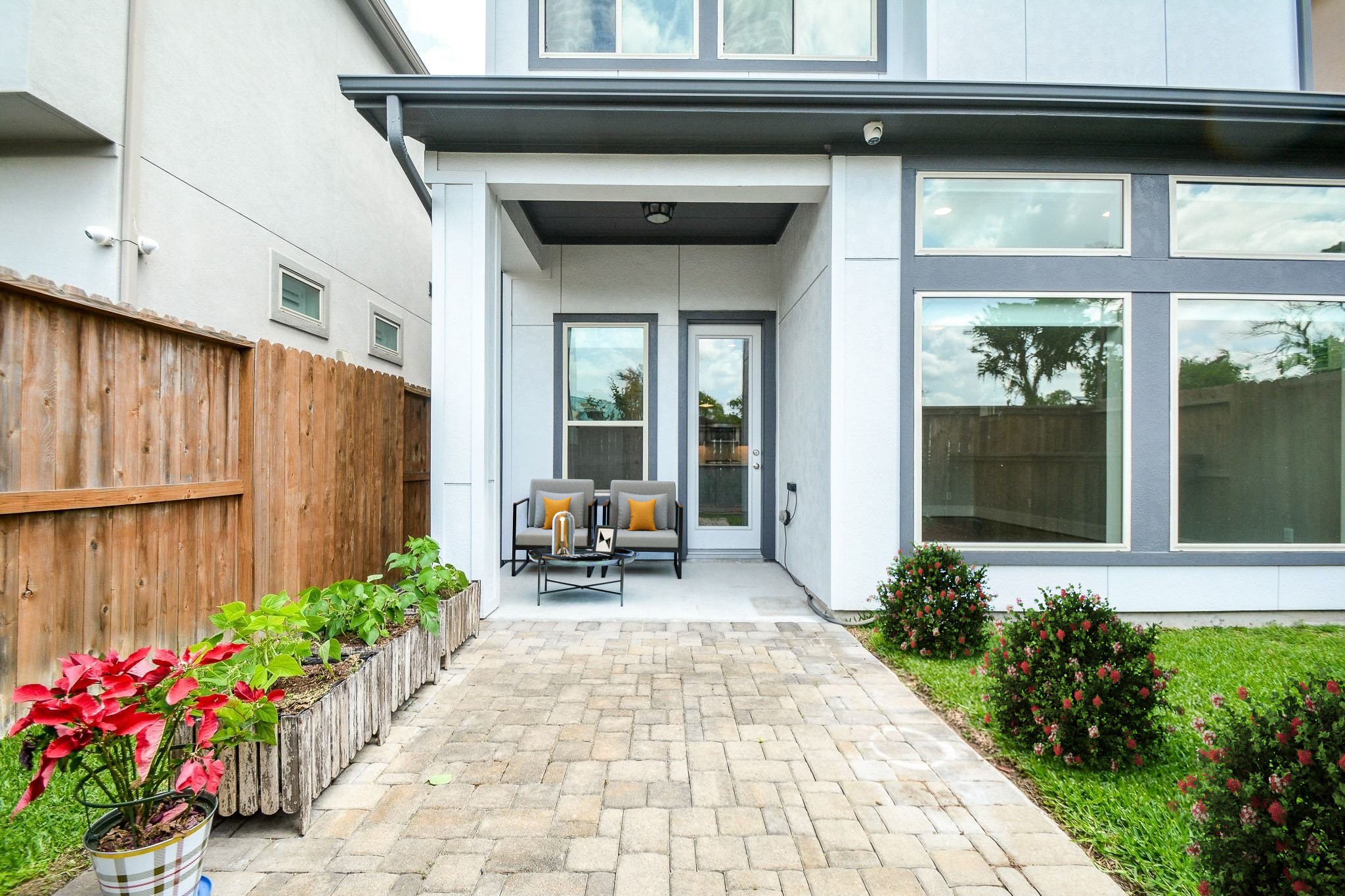 1407 Arkley Way Houston, TX 77055 - Photo 37 of 41 a entryway view with a garden space