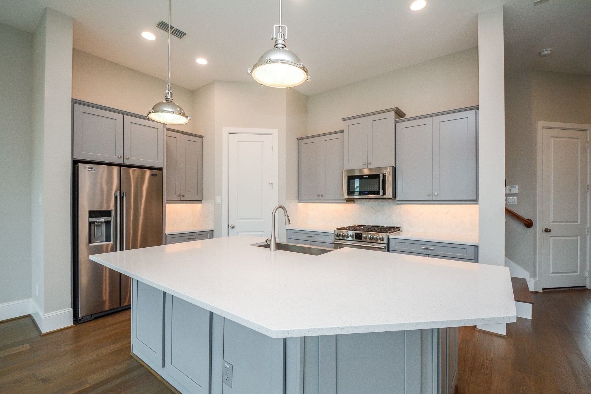 1407 Arkley Way Houston, TX 77055 - Photo 9 of 41 a kitchen with stainless steel appliances a microwave a stove and refrigerator