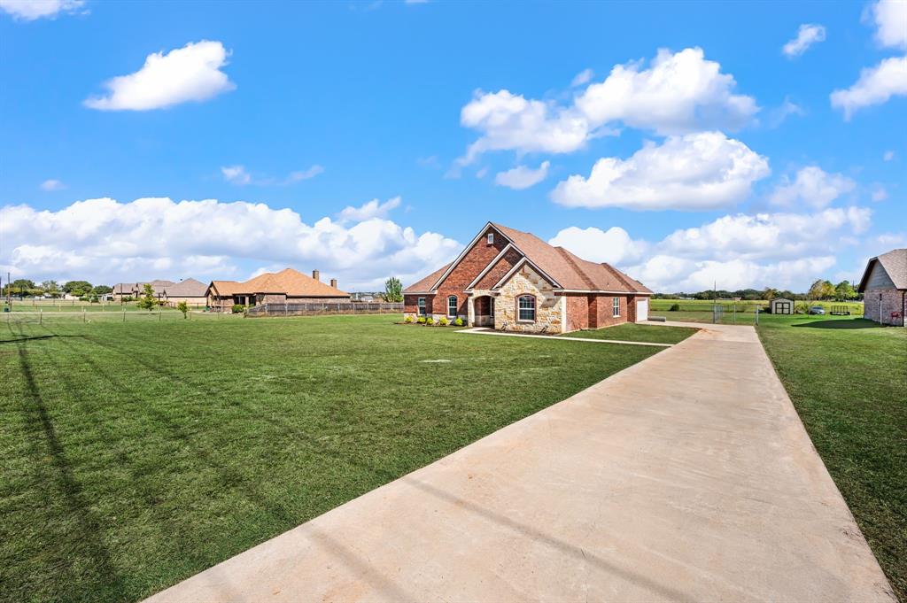 939 Old Reno Road Springtown, TX 76082 - Photo 2 of 23 Gallery Image 2