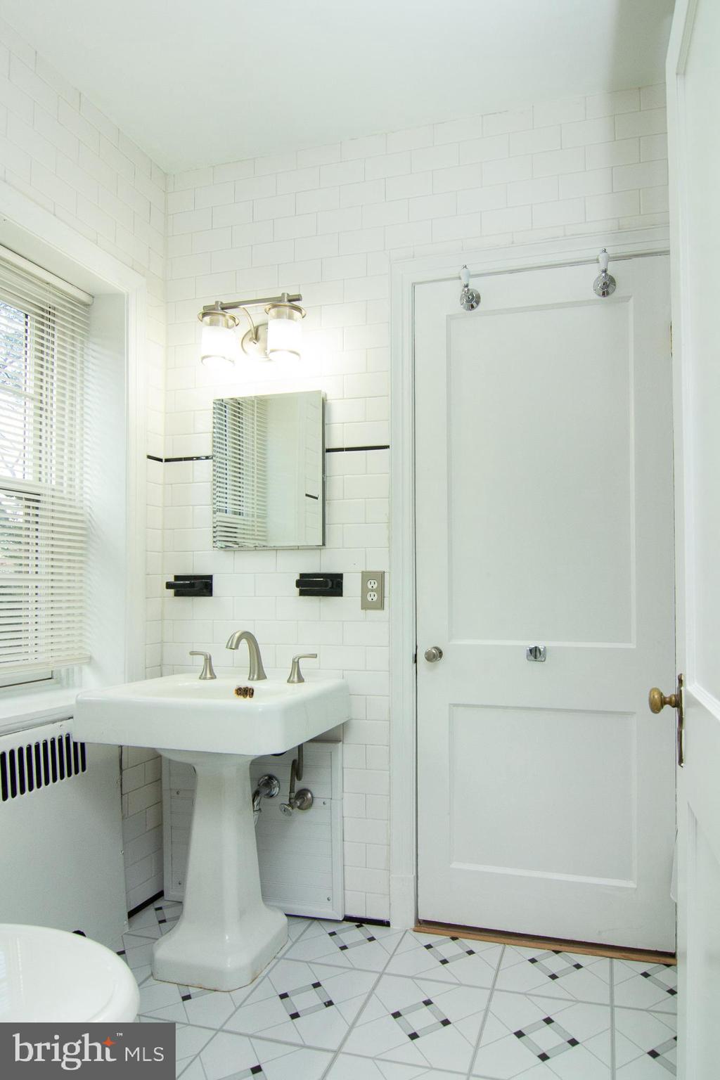 8 Center Road Towson, MD 21286 - Photo 26 of 47
