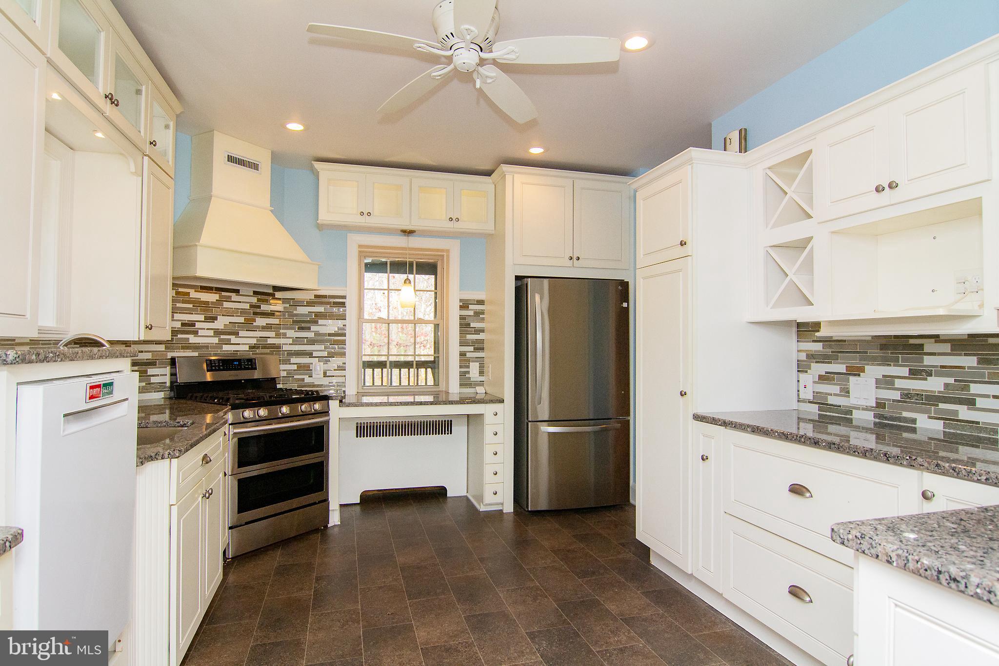 8 Center Road Towson, MD 21286 - Photo 3 of 47