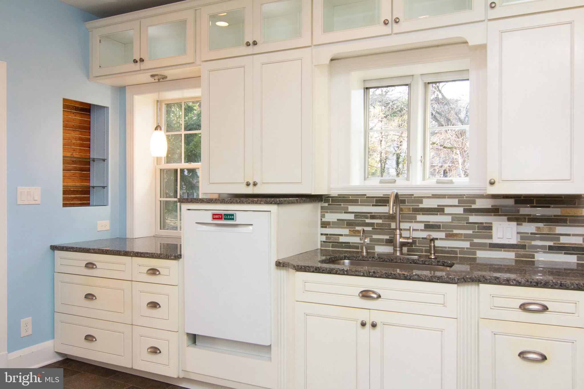 8 Center Road Towson, MD 21286 - Photo 5 of 47