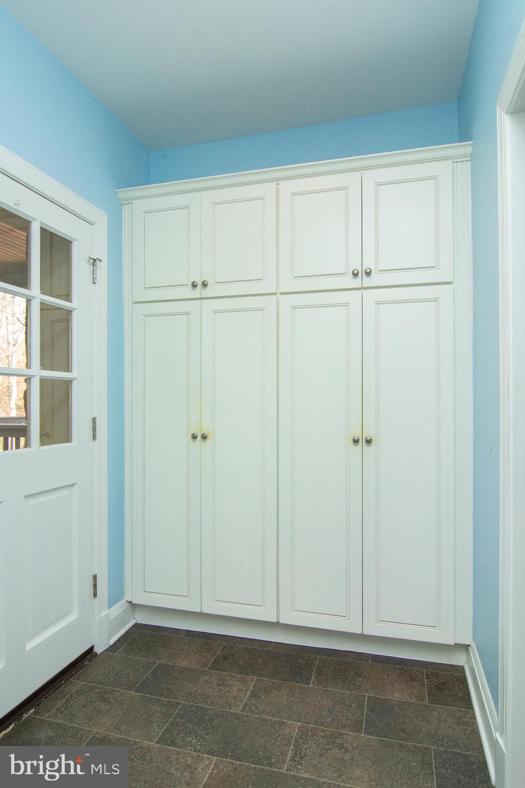 8 Center Road Towson, MD 21286 - Photo 7 of 47