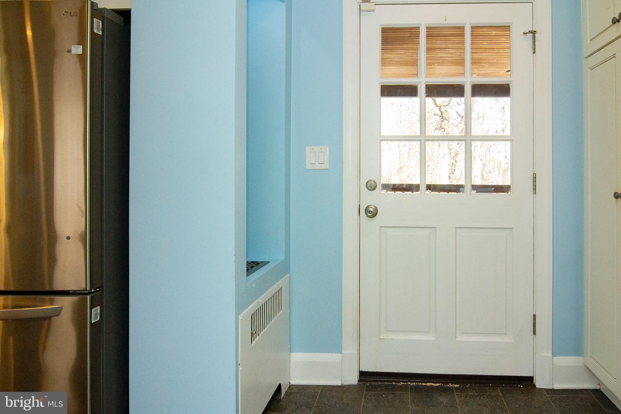 8 Center Road Towson, MD 21286 - Photo 8 of 47