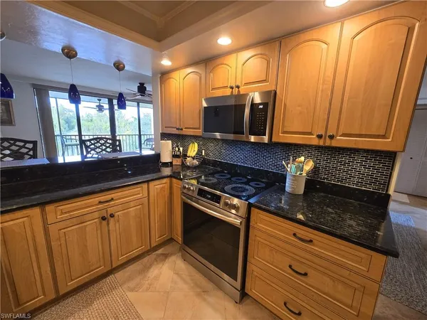 $2,400 | 7119 Lakeridge View Court, Unit 302, Fort Myers, FL 33907