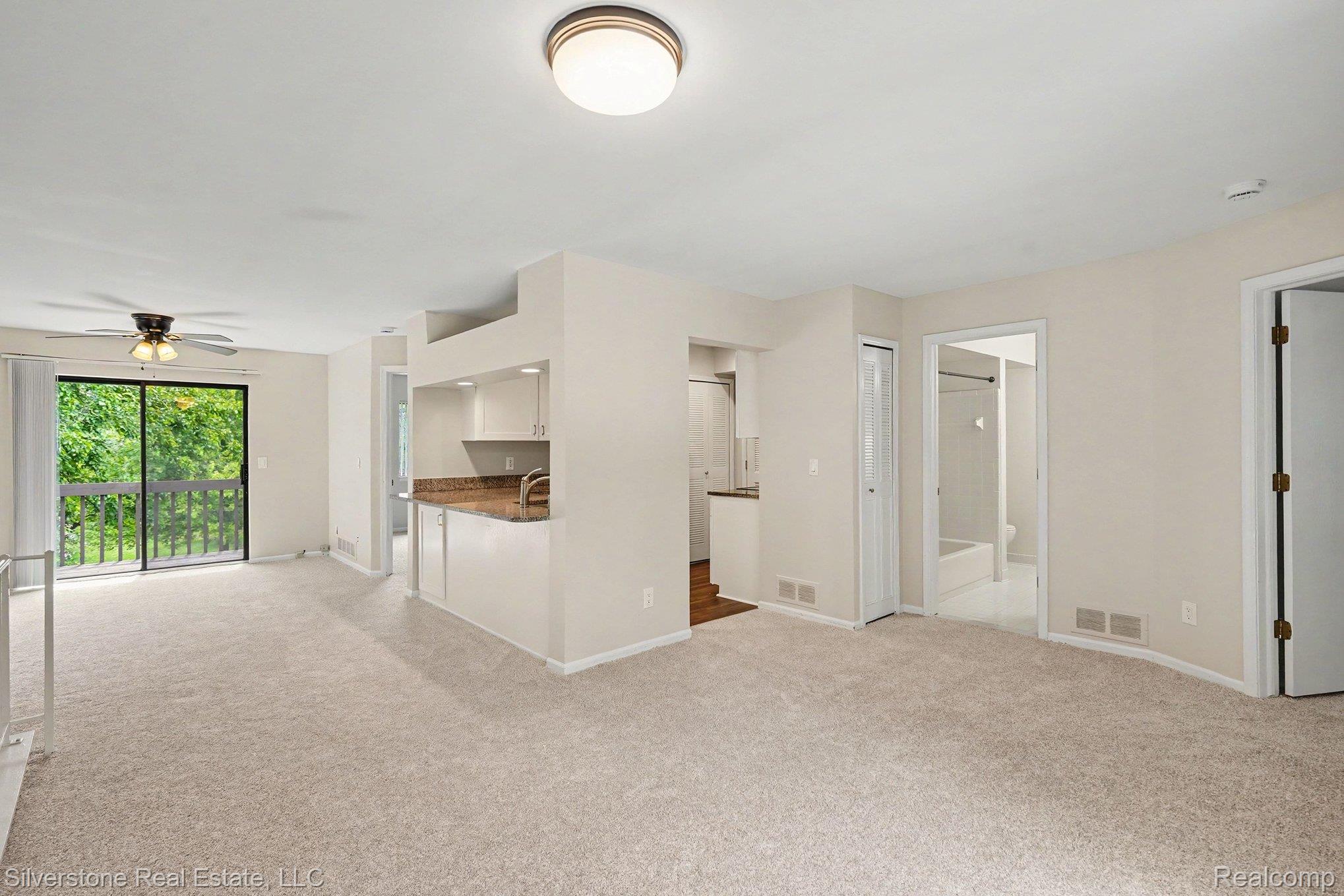 1502 Meadowside Drive Rochester, MI 48307 - Photo 6 of 27 006_file_4163.jpg