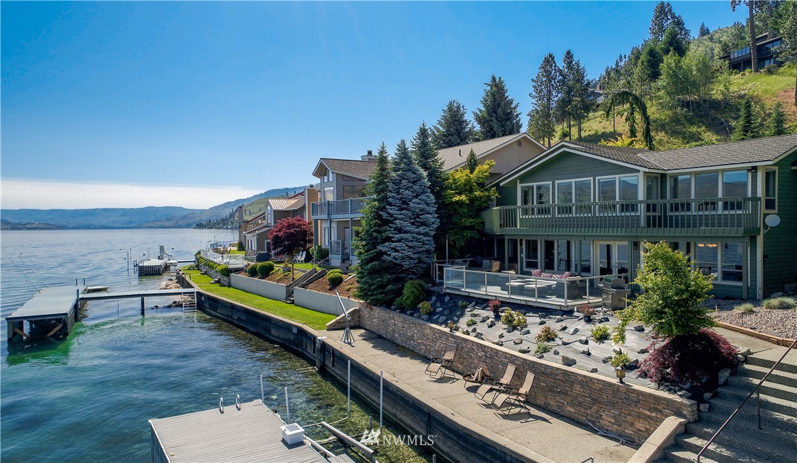 4250 South Lakeshore Road Chelan, WA 98816 - Photo 1 of 25 Gallery Image 1