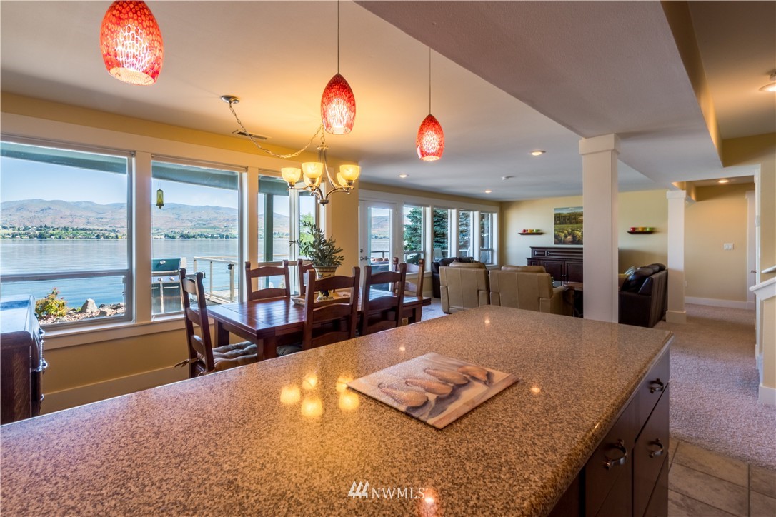 4250 South Lakeshore Road Chelan, WA 98816 - Photo 12 of 25 Gallery Image 12