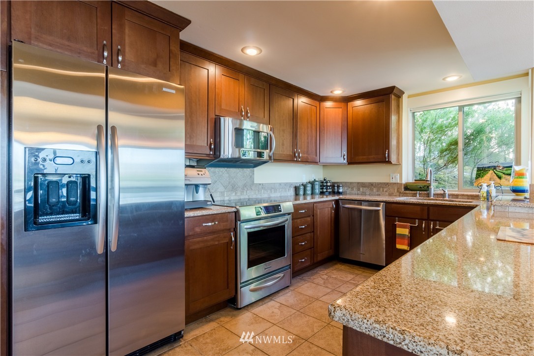 4250 South Lakeshore Road Chelan, WA 98816 - Photo 13 of 25 Gallery Image 13