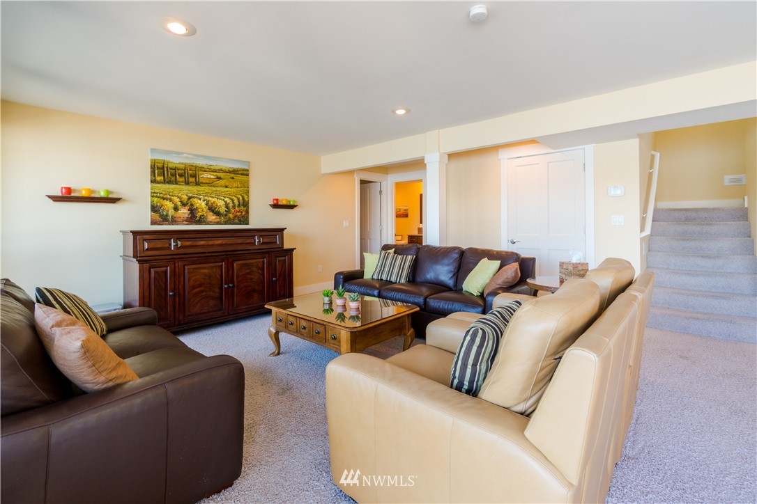 4250 South Lakeshore Road Chelan, WA 98816 - Photo 15 of 25 Gallery Image 15