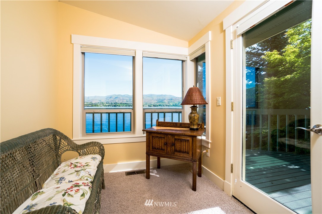 4250 South Lakeshore Road Chelan, WA 98816 - Photo 17 of 25 Gallery Image 17