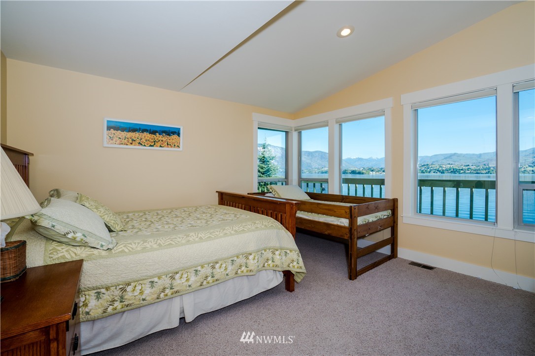 4250 South Lakeshore Road Chelan, WA 98816 - Photo 20 of 25 Gallery Image 20