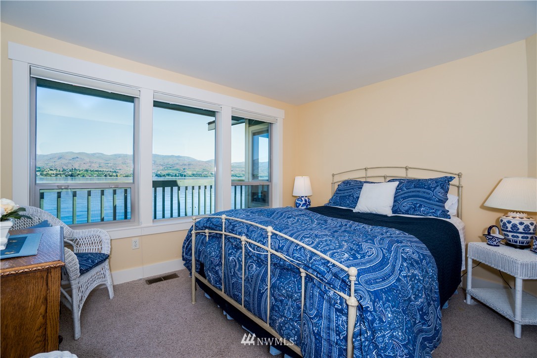4250 South Lakeshore Road Chelan, WA 98816 - Photo 21 of 25 Gallery Image 21