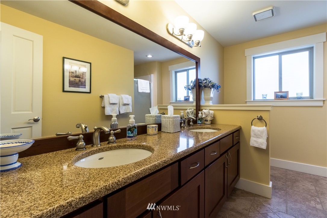 4250 South Lakeshore Road Chelan, WA 98816 - Photo 22 of 25 Gallery Image 22
