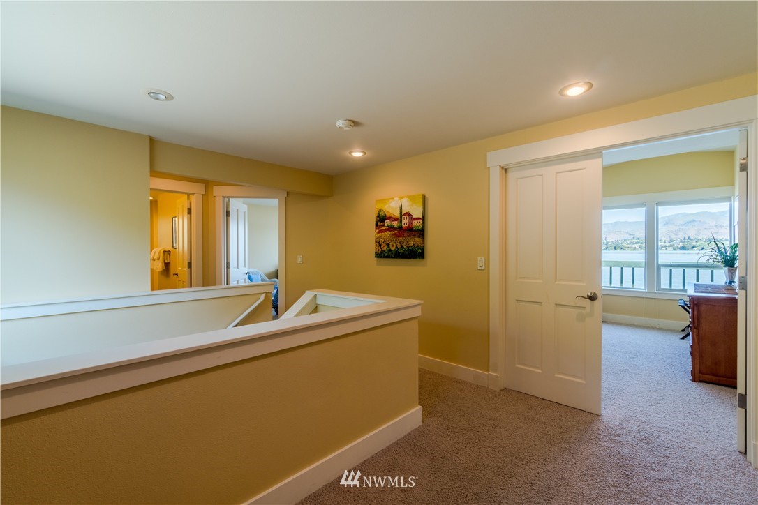 4250 South Lakeshore Road Chelan, WA 98816 - Photo 23 of 25 Gallery Image 23