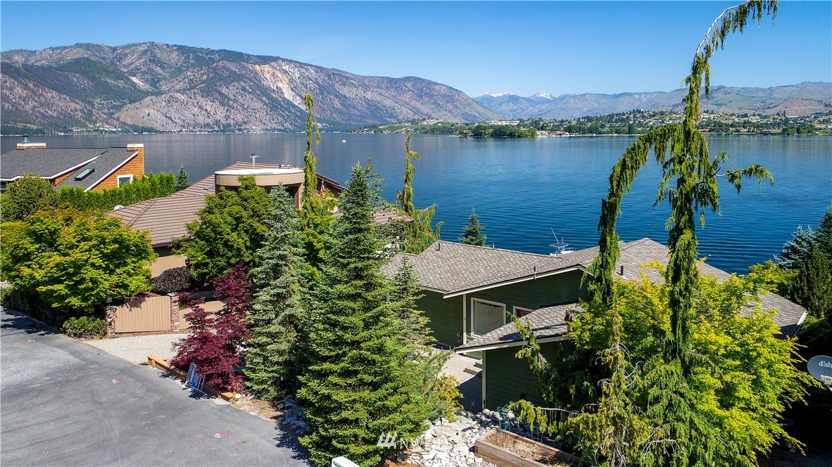 4250 South Lakeshore Road Chelan, WA 98816 - Photo 5 of 25 Gallery Image 5