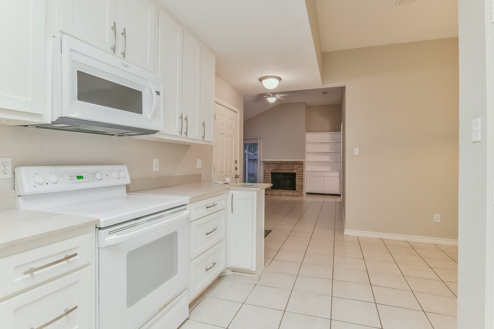 13207 Pebblewalk Circle South Houston, TX 77041 - Photo 9 of 16