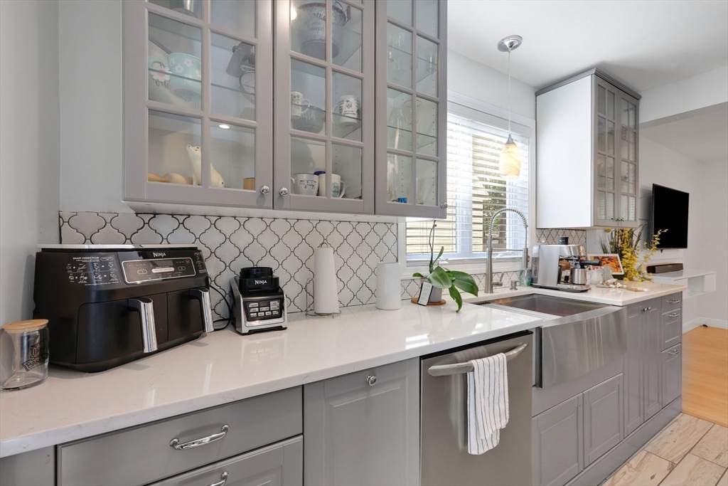 45 Olney Avenue Springfield, MA 01119 - Photo 4 of 30