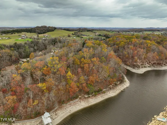 $185,000 | 121 Pointe Drive, Unit 6, Piney Flats, TN 37686