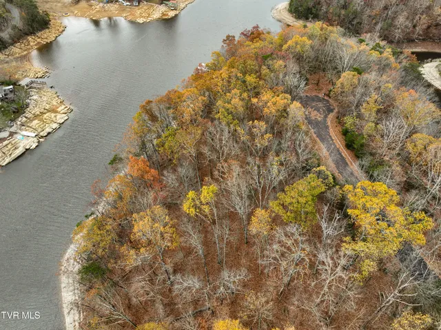 $185,000 | 121 Pointe Drive, Unit 6, Piney Flats, TN 37686