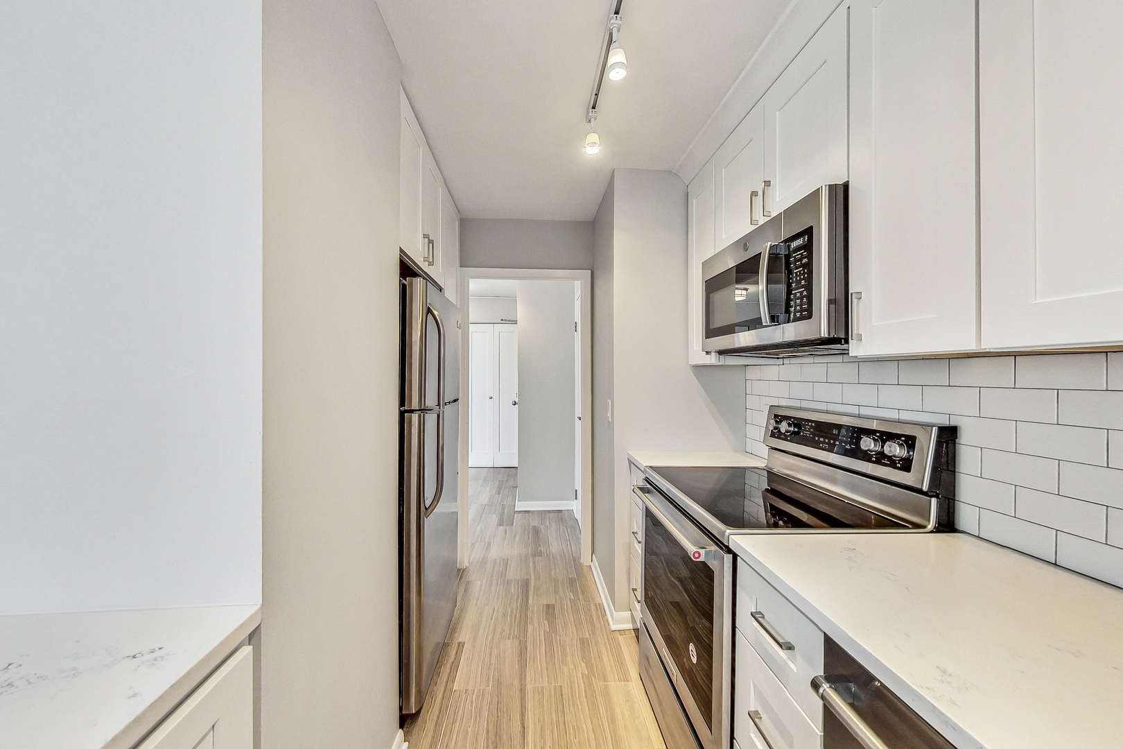 155 North Harbor Drive, Unit 4804 Chicago, IL 60601 - Photo 7 of 31 a kitchen with a stove and a microwave