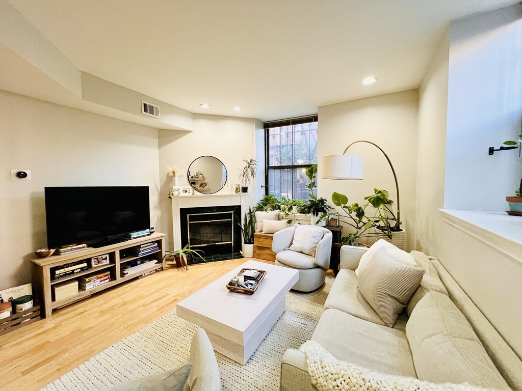 150 Appleton Street, Unit 1E Boston, MA 02116 - Photo 4 of 35