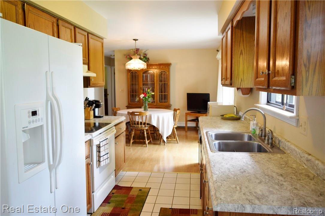 3979 West Maple Road Wixom, MI 48393 - Photo 9 of 18 Kitchen-Dining Room.JPG