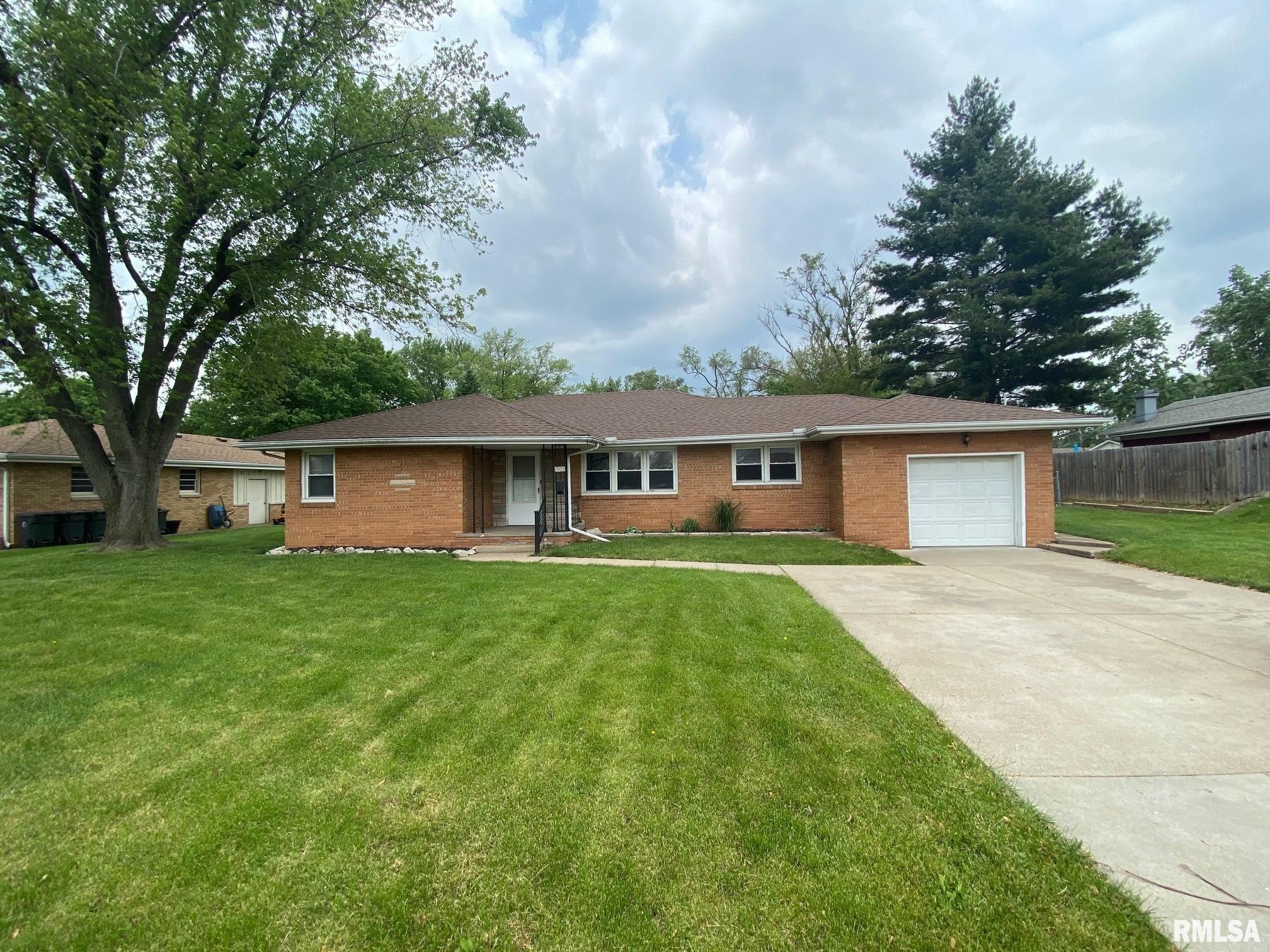 1905 Sheridan Road Pekin, IL 61554 - Photo 1 of 23 Gallery Image 1