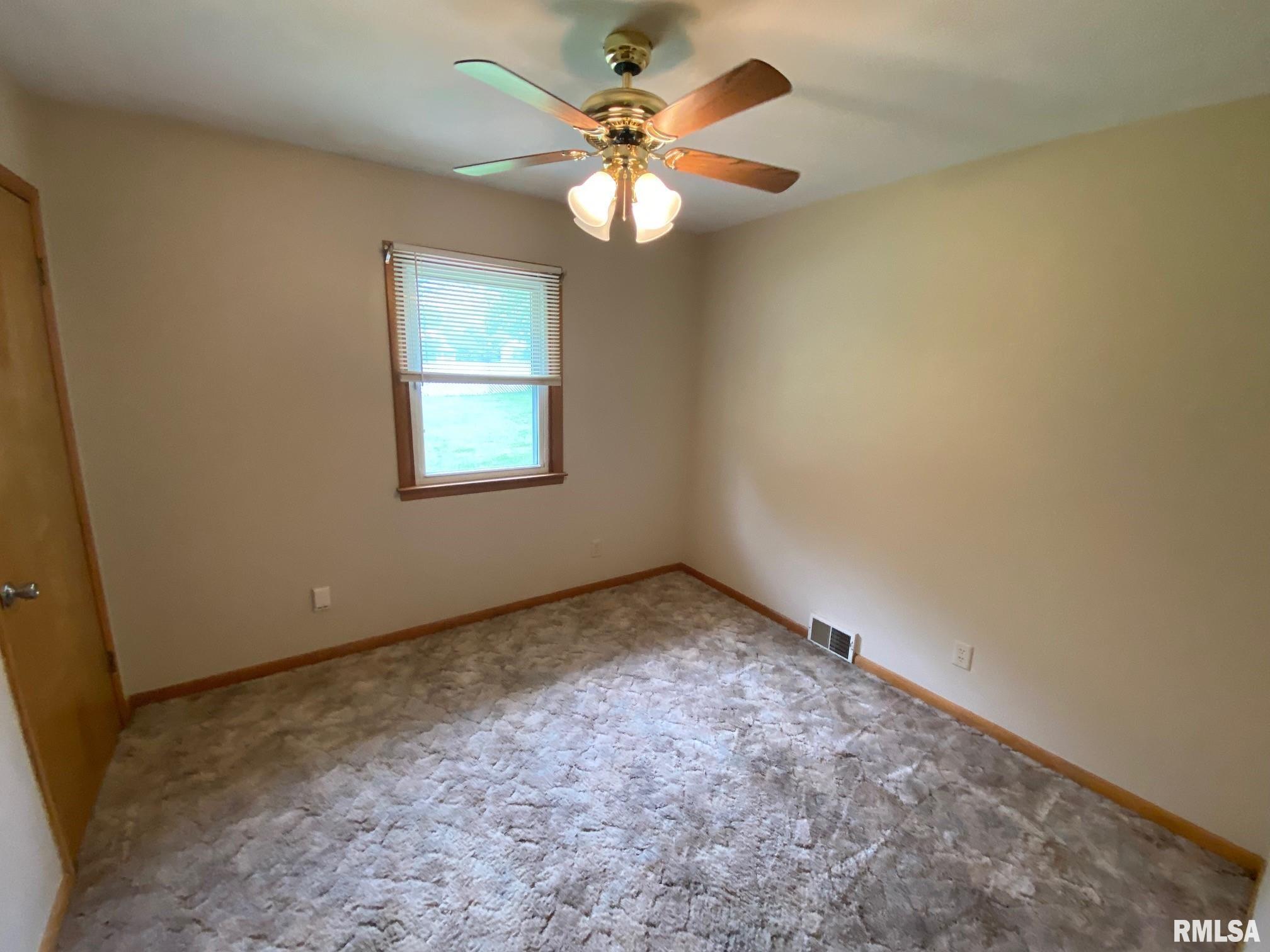 1905 Sheridan Road Pekin, IL 61554 - Photo 11 of 23 Gallery Image 11