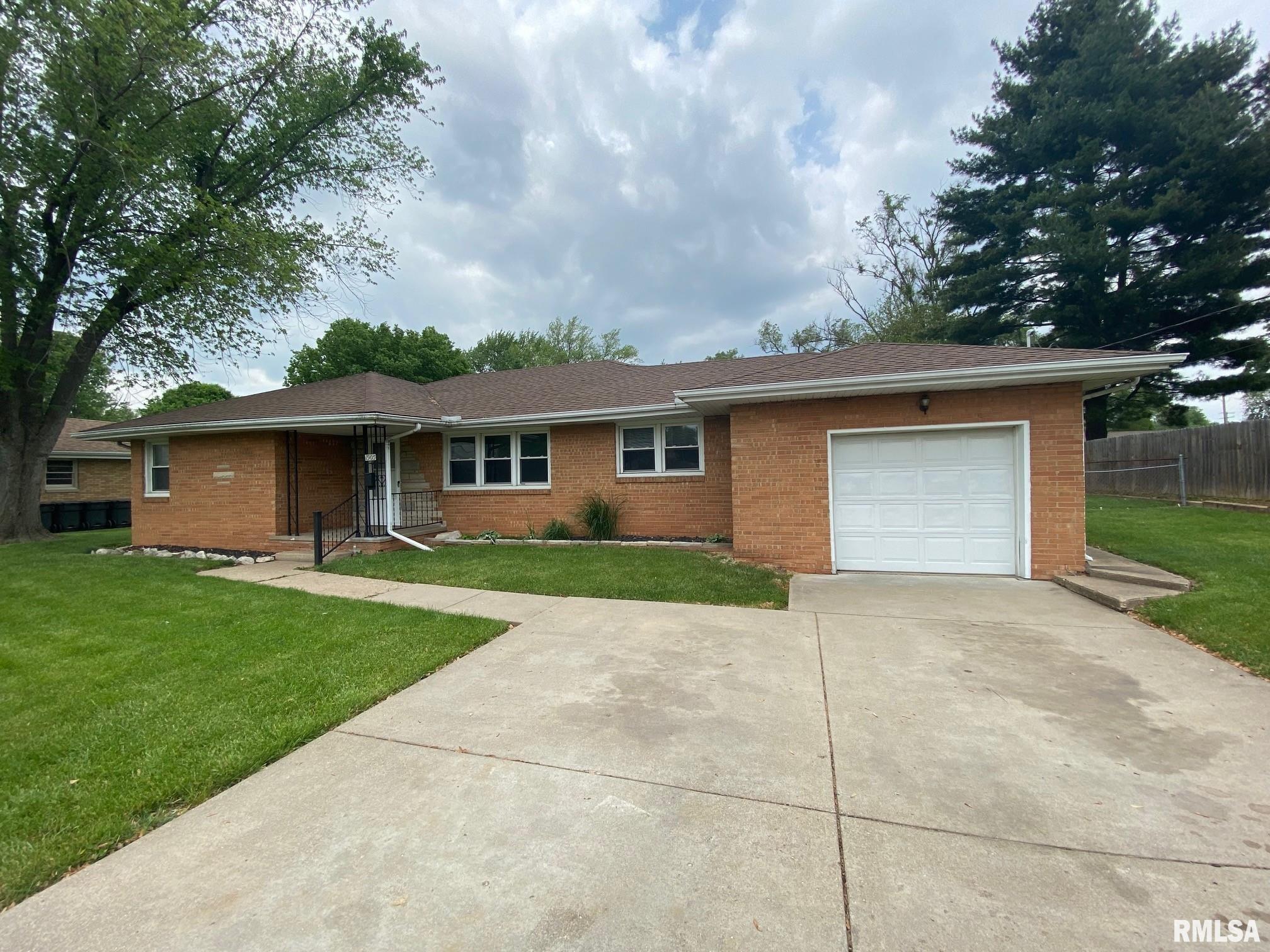 1905 Sheridan Road Pekin, IL 61554 - Photo 2 of 23 Gallery Image 2