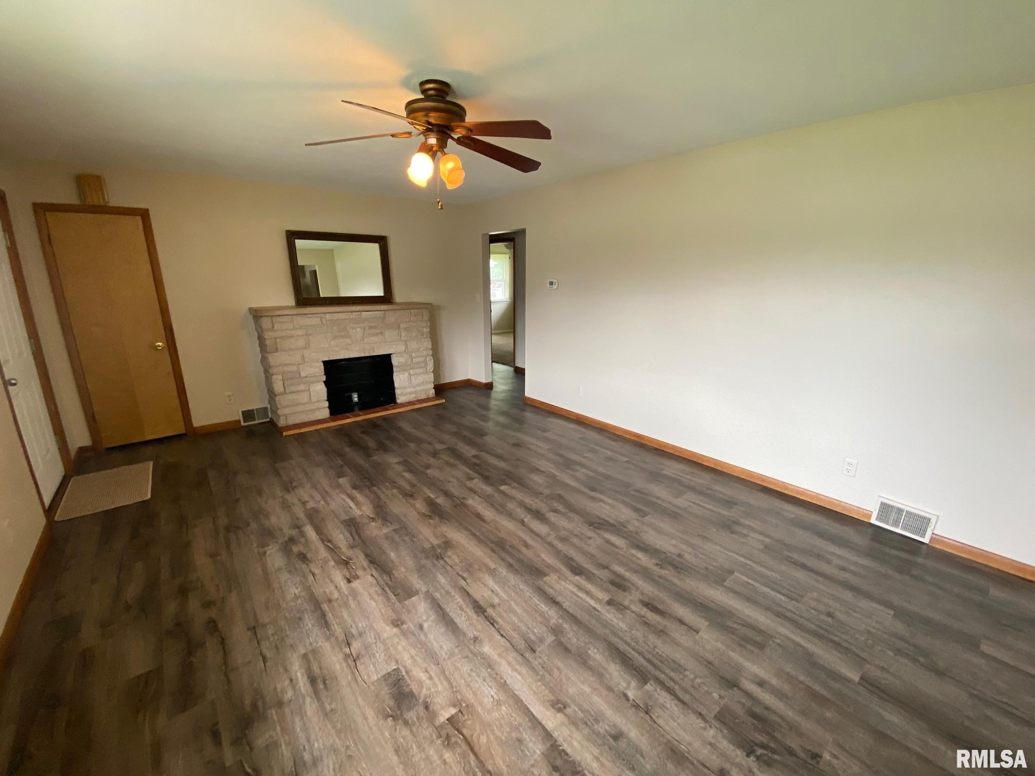 1905 Sheridan Road Pekin, IL 61554 - Photo 3 of 23 Gallery Image 3